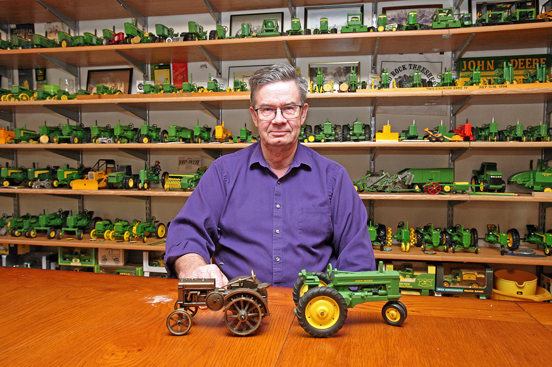 Collecting Antique And Toy Tractors